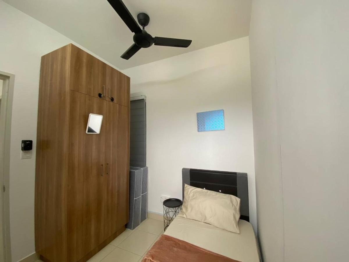 Alanis D'Semporna Homestay Sepang Exterior photo