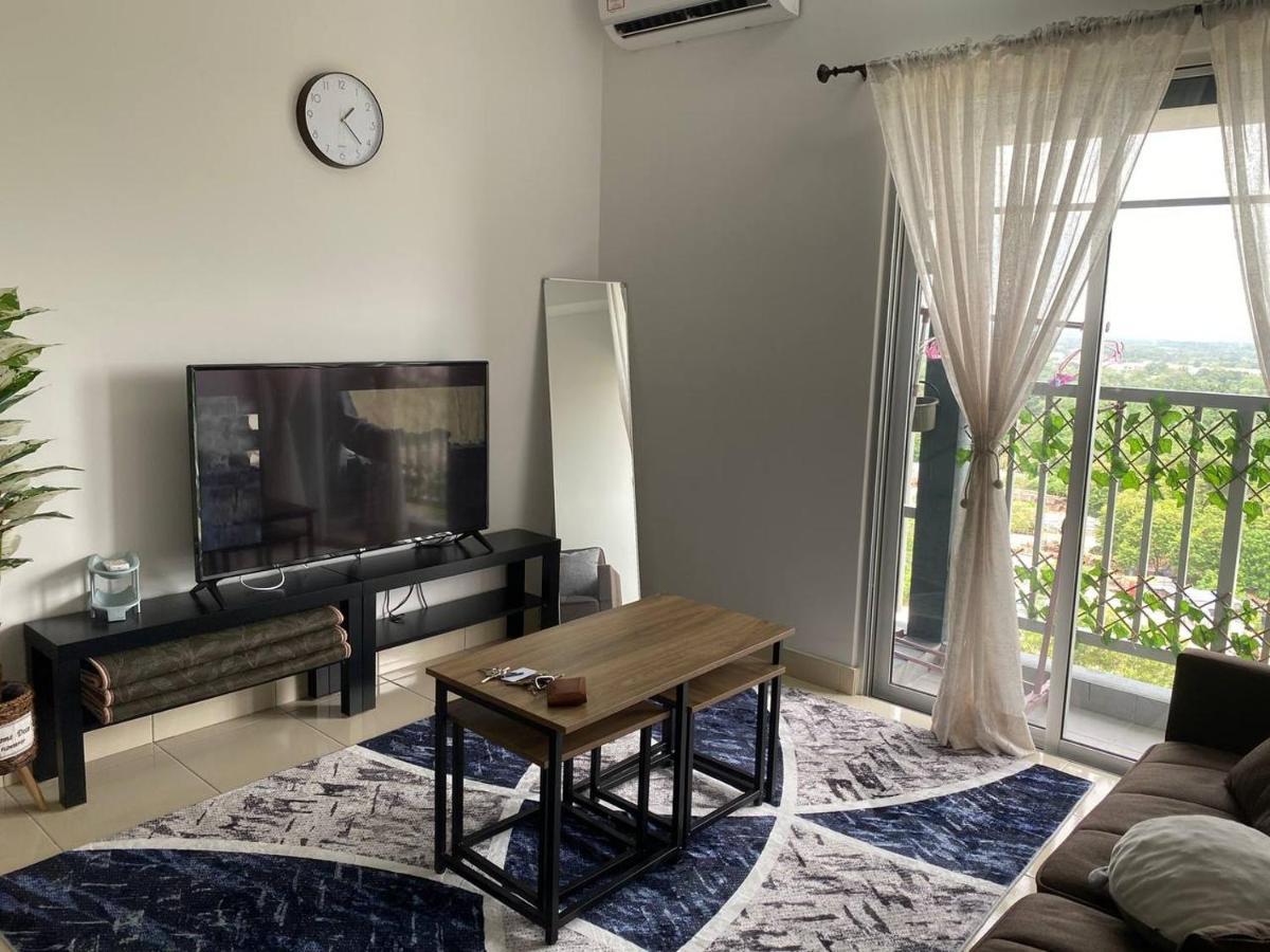 Alanis D'Semporna Homestay Sepang Exterior photo